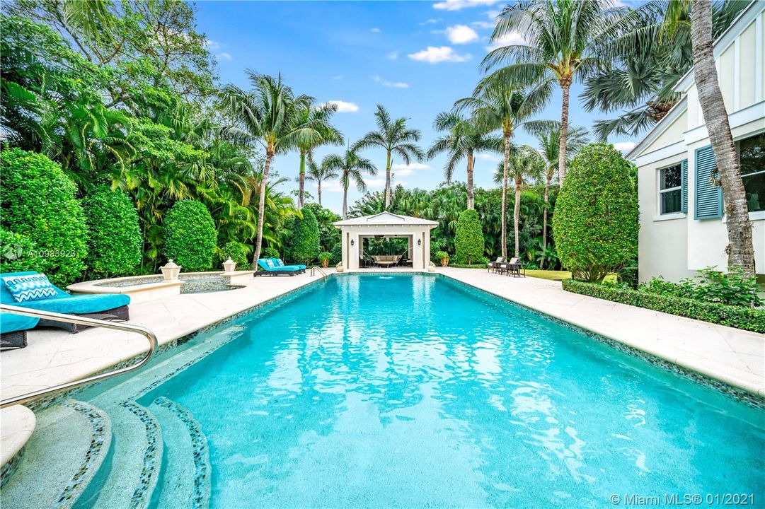 Recently Sold: $5,595,000 (5 beds, 6 baths, 6592 Square Feet)