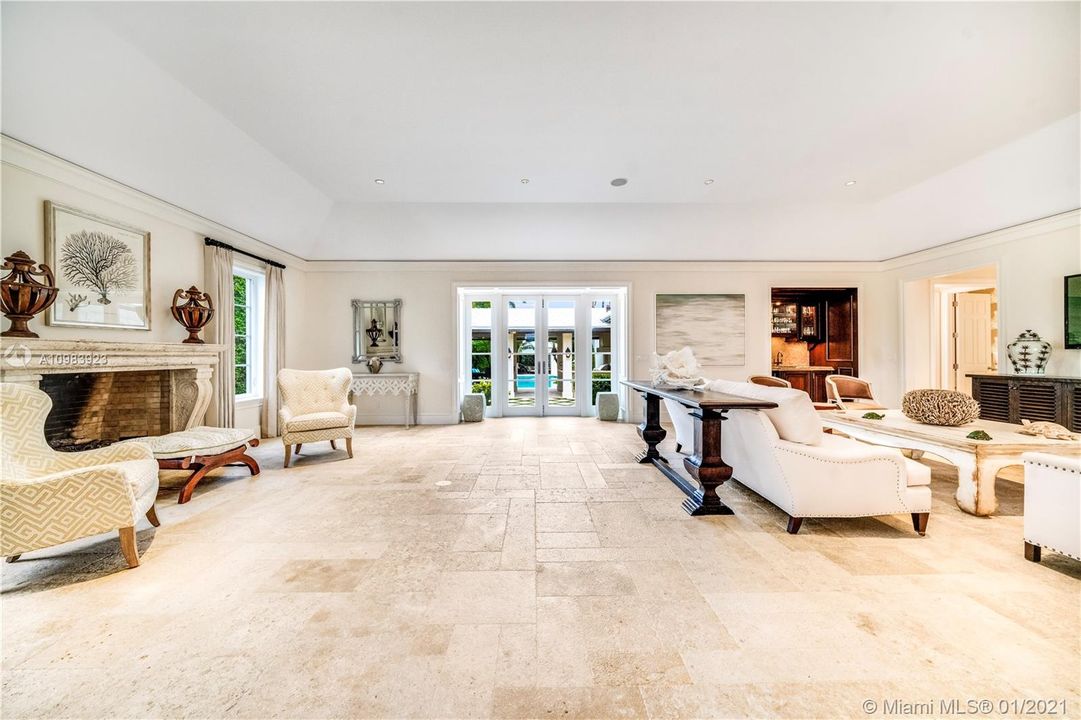 Recently Sold: $5,595,000 (5 beds, 6 baths, 6592 Square Feet)