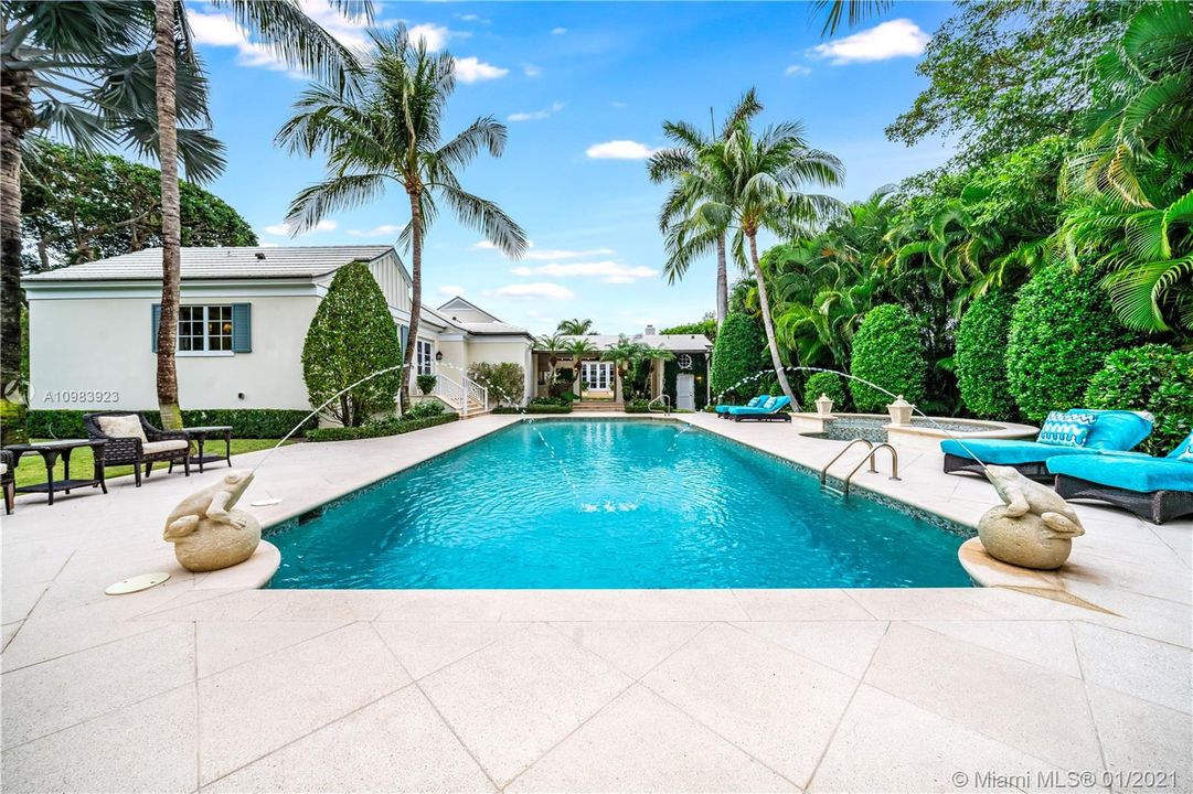 Recently Sold: $5,595,000 (5 beds, 6 baths, 6592 Square Feet)