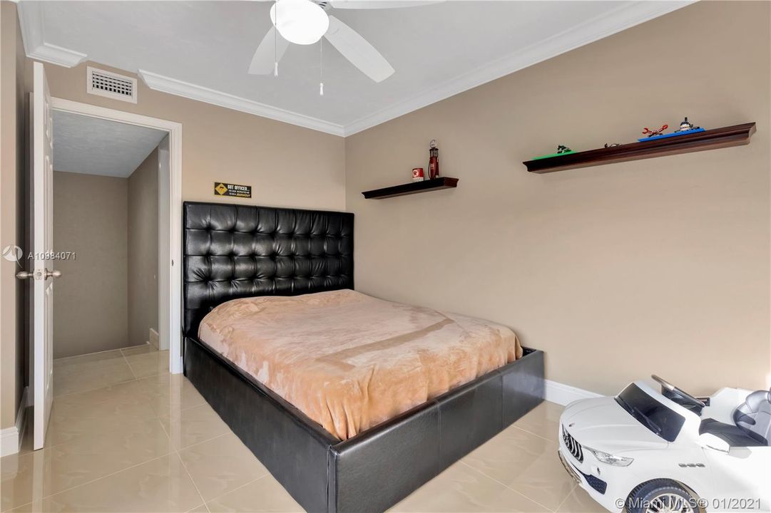 Recently Sold: $260,000 (2 beds, 2 baths, 1236 Square Feet)