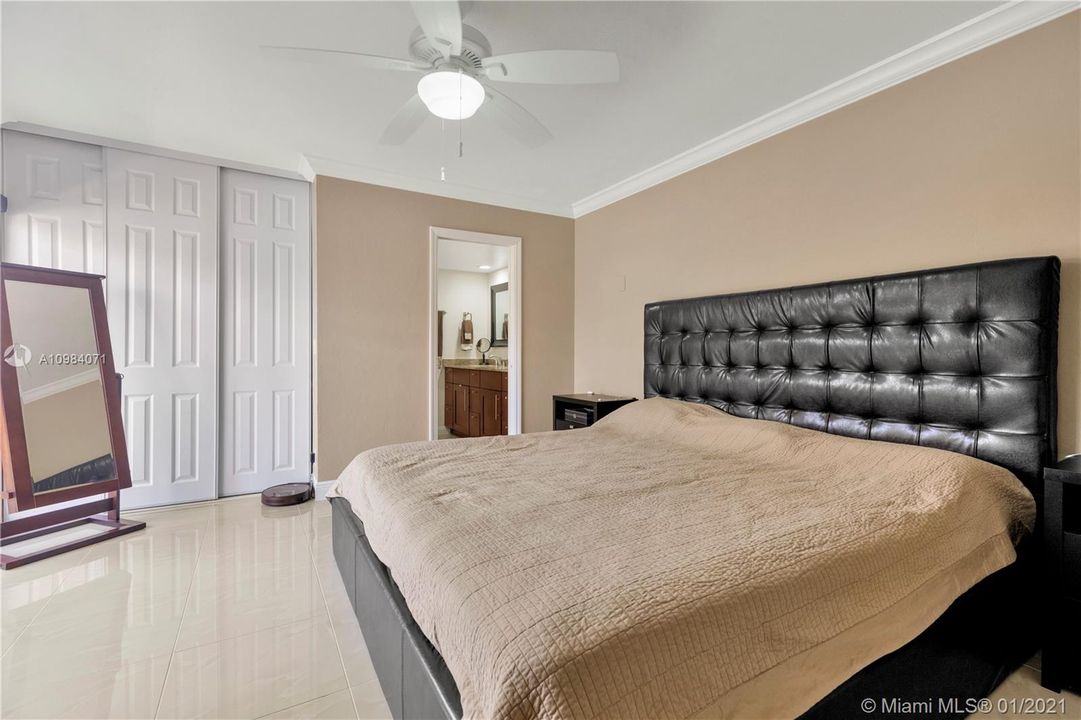 Recently Sold: $260,000 (2 beds, 2 baths, 1236 Square Feet)
