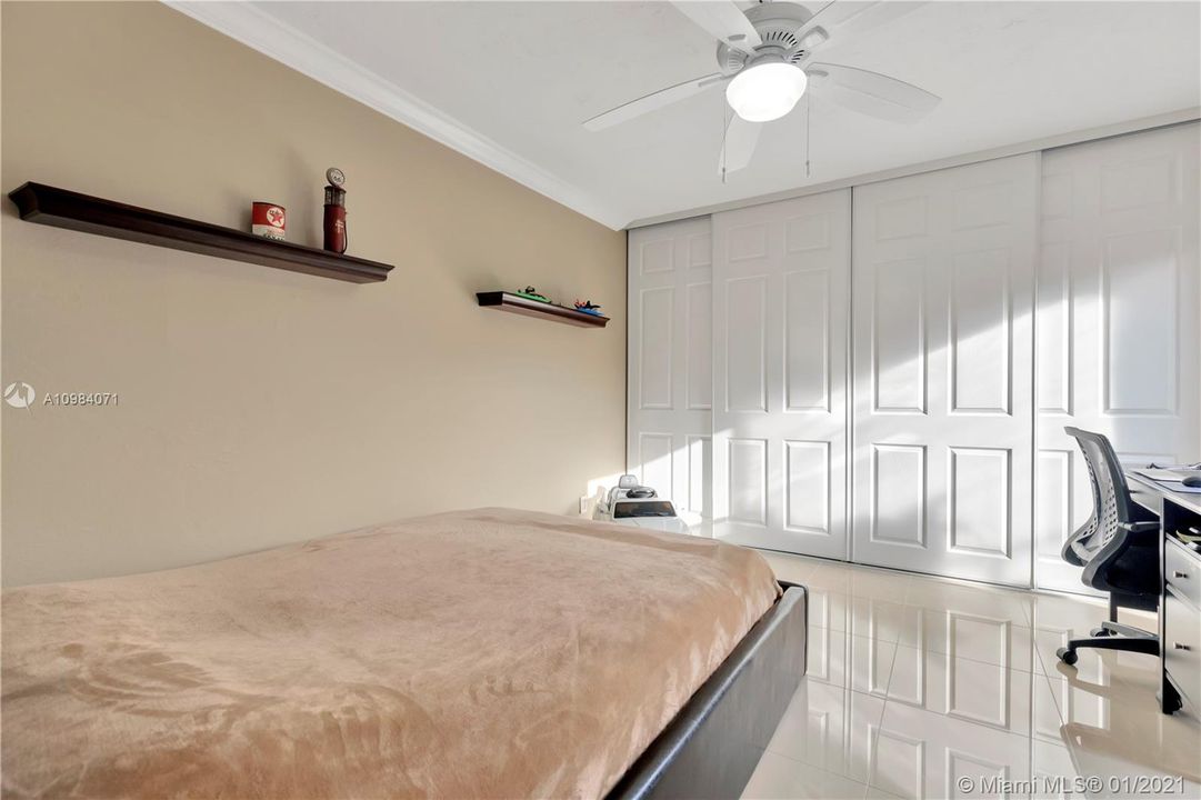 Recently Sold: $260,000 (2 beds, 2 baths, 1236 Square Feet)