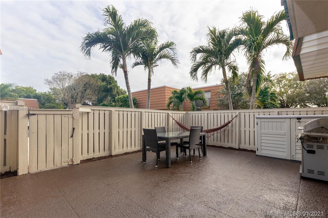 Recently Sold: $260,000 (2 beds, 2 baths, 1236 Square Feet)