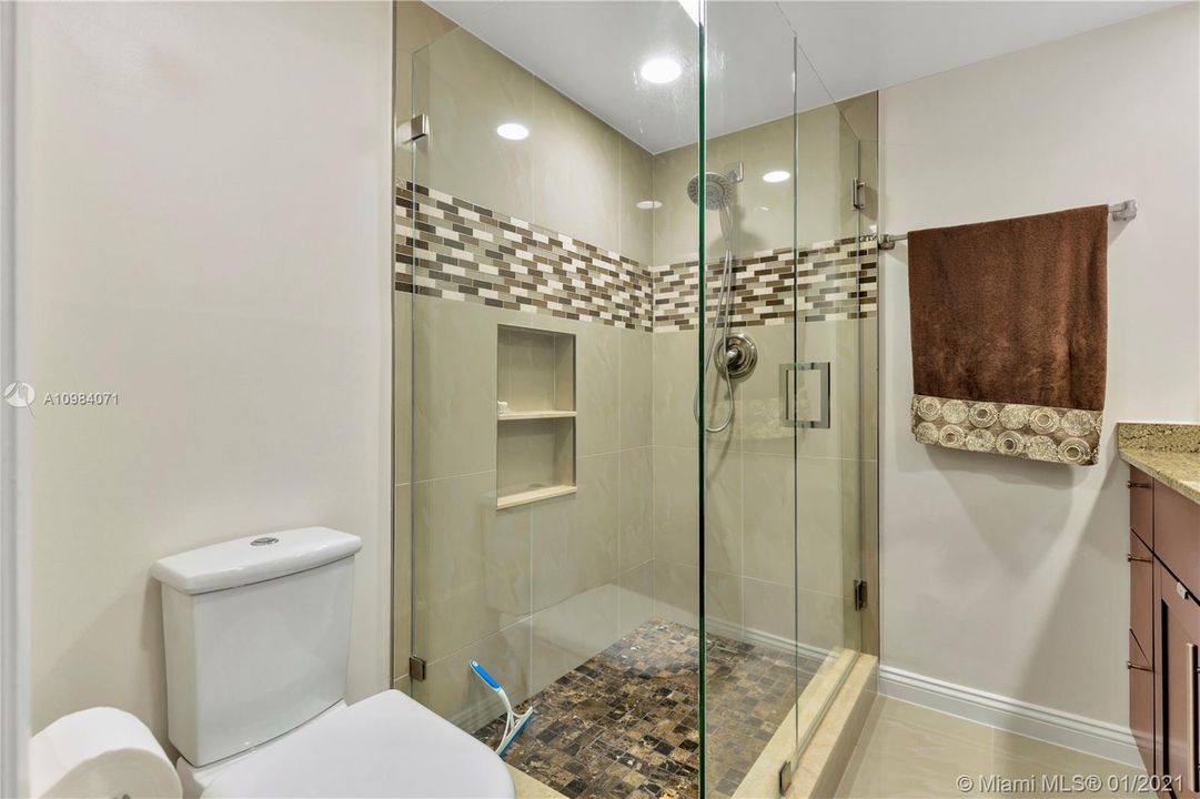 Recently Sold: $260,000 (2 beds, 2 baths, 1236 Square Feet)