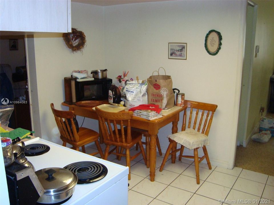 Recently Sold: $299,000 (4 beds, 2 baths, 1962 Square Feet)