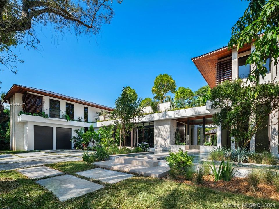 Recently Sold: $6,995,000 (7 beds, 7 baths, 7103 Square Feet)