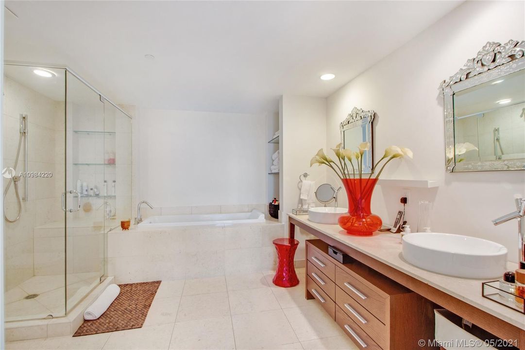 Recently Sold: $798,000 (2 beds, 2 baths, 1313 Square Feet)