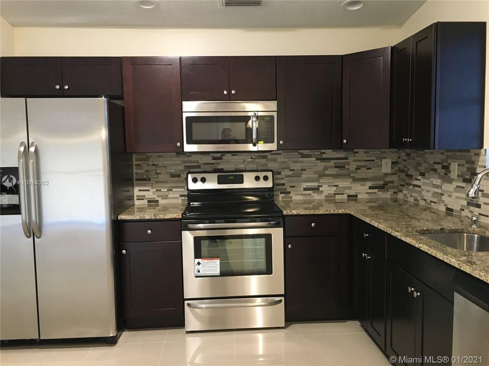 Недавно арендовано: $2,150 (3 спален, 2 ванн, 971 Квадратных фут)