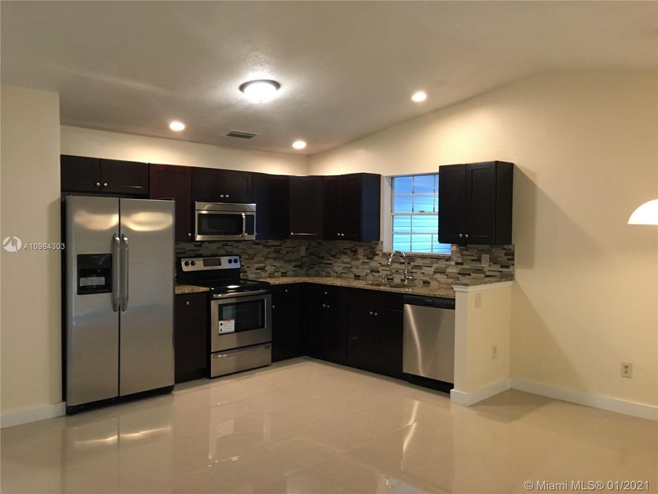 Недавно арендовано: $2,150 (3 спален, 2 ванн, 971 Квадратных фут)