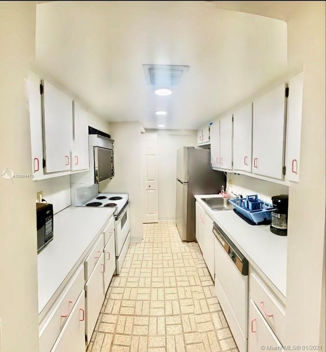 Recently Rented: $1,400 (1 beds, 2 baths, 845 Square Feet)