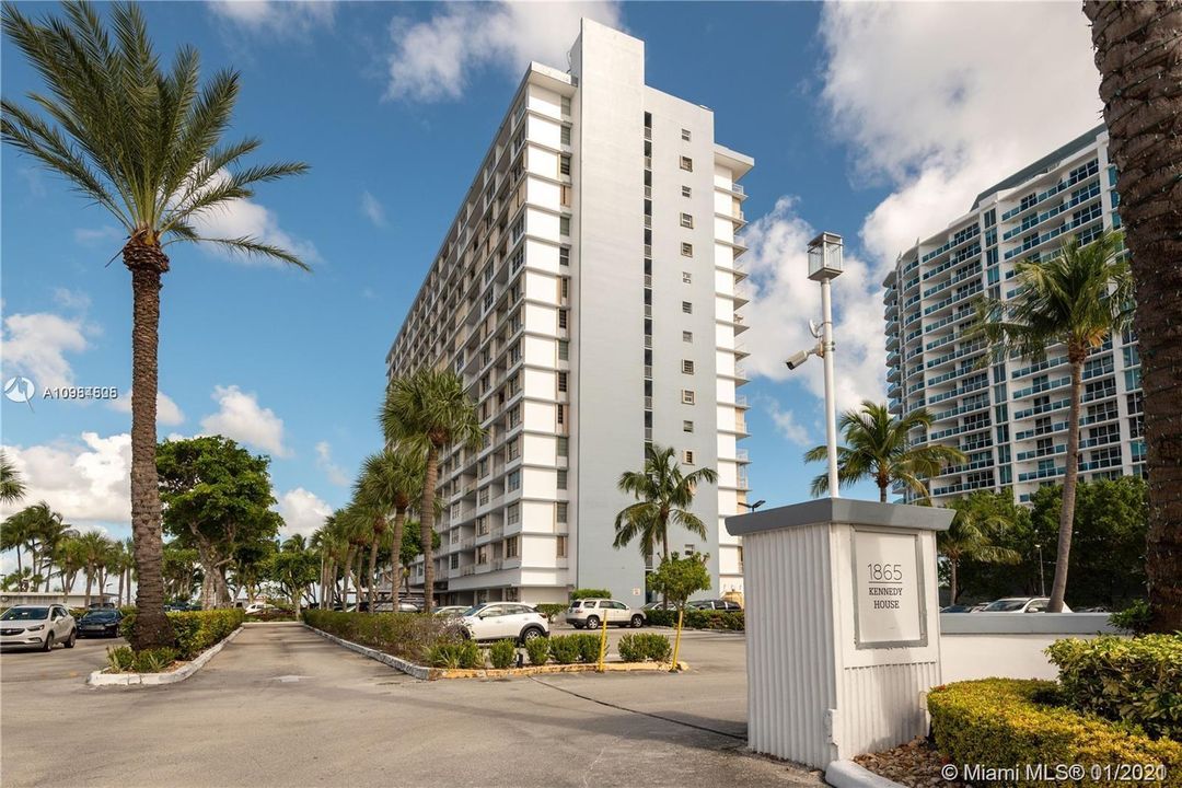 Recently Rented: $2,200 (2 beds, 2 baths, 1509 Square Feet)