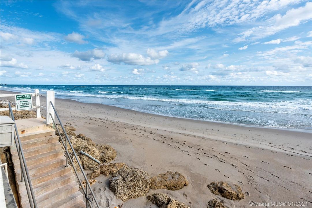 最近售出: $210,000 (1 贝兹, 1 浴室, 575 平方英尺)