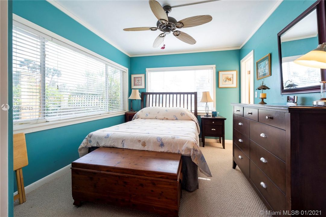 最近售出: $210,000 (1 贝兹, 1 浴室, 575 平方英尺)