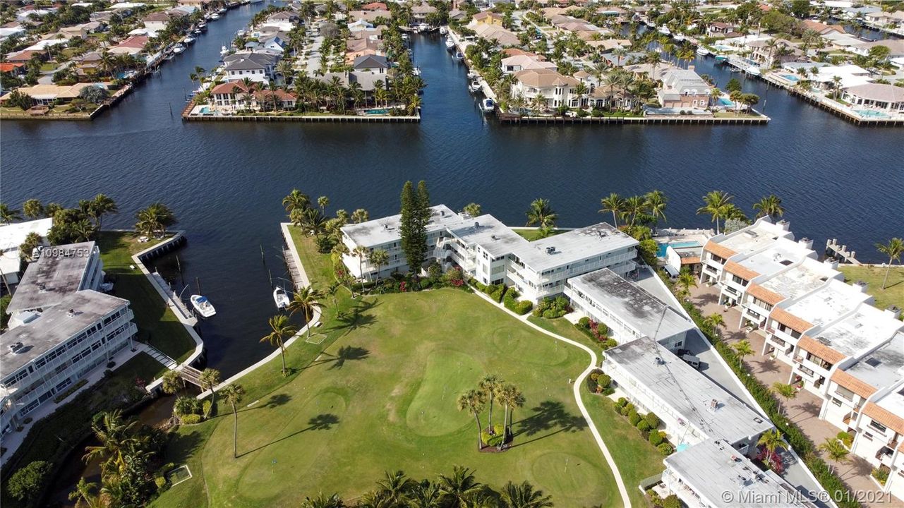 最近售出: $210,000 (1 贝兹, 1 浴室, 575 平方英尺)