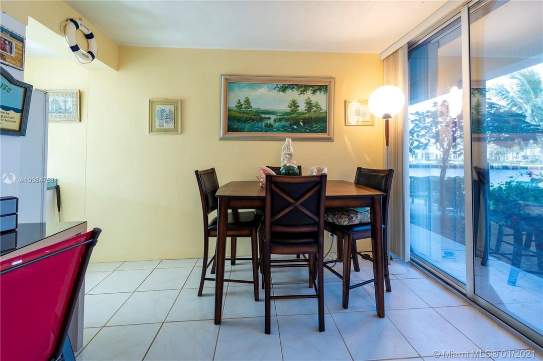 最近售出: $210,000 (1 贝兹, 1 浴室, 575 平方英尺)