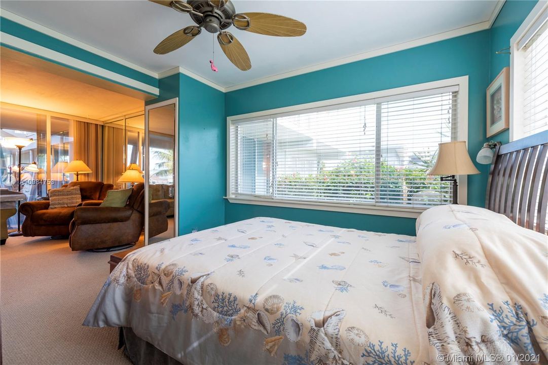 最近售出: $210,000 (1 贝兹, 1 浴室, 575 平方英尺)