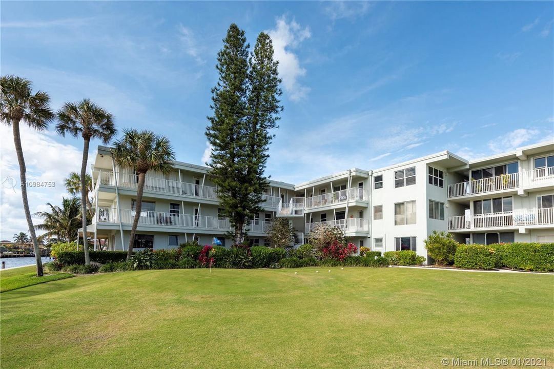 最近售出: $210,000 (1 贝兹, 1 浴室, 575 平方英尺)