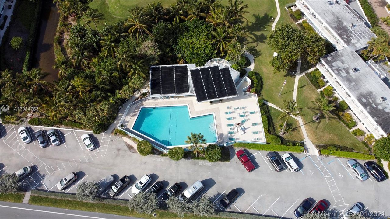 最近售出: $210,000 (1 贝兹, 1 浴室, 575 平方英尺)