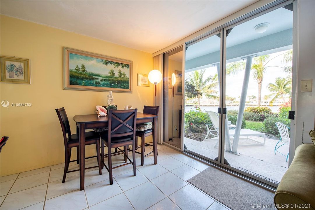 最近售出: $210,000 (1 贝兹, 1 浴室, 575 平方英尺)