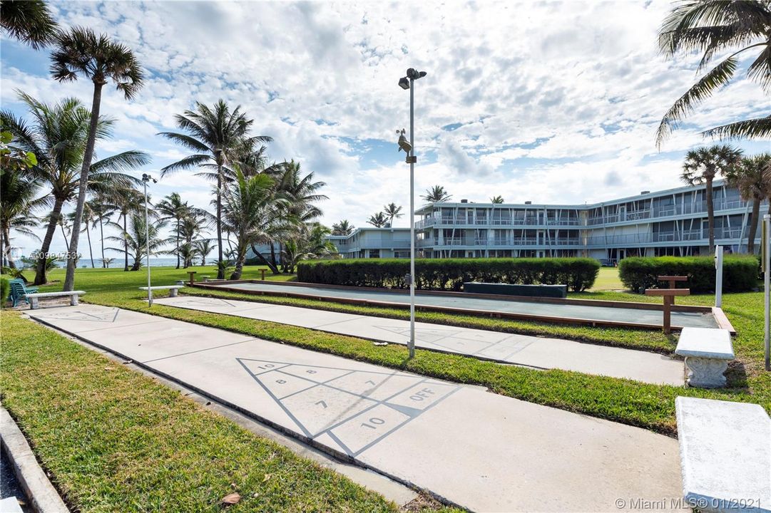 最近售出: $210,000 (1 贝兹, 1 浴室, 575 平方英尺)