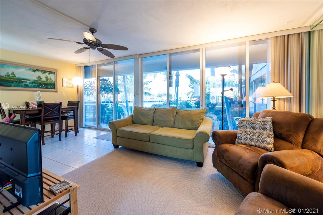 最近售出: $210,000 (1 贝兹, 1 浴室, 575 平方英尺)