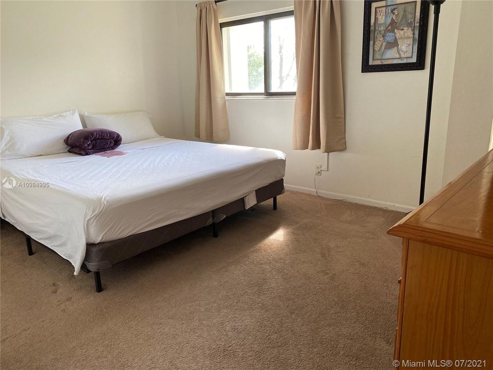 Recently Sold: $325,000 (1 beds, 1 baths, 656 Square Feet)