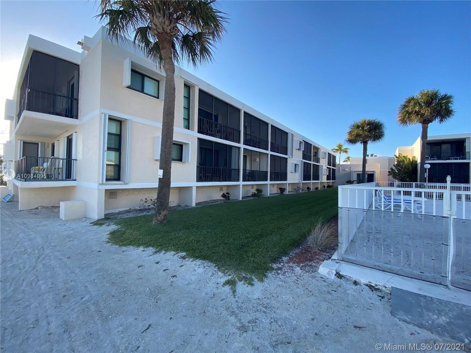 Recently Sold: $325,000 (1 beds, 1 baths, 656 Square Feet)