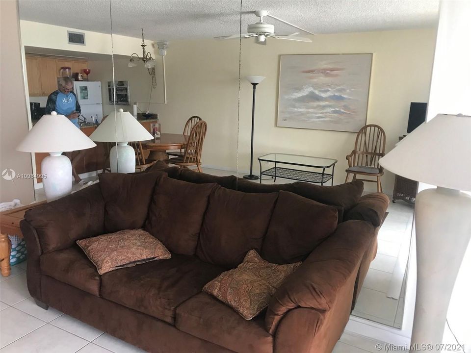 Recently Sold: $325,000 (1 beds, 1 baths, 656 Square Feet)