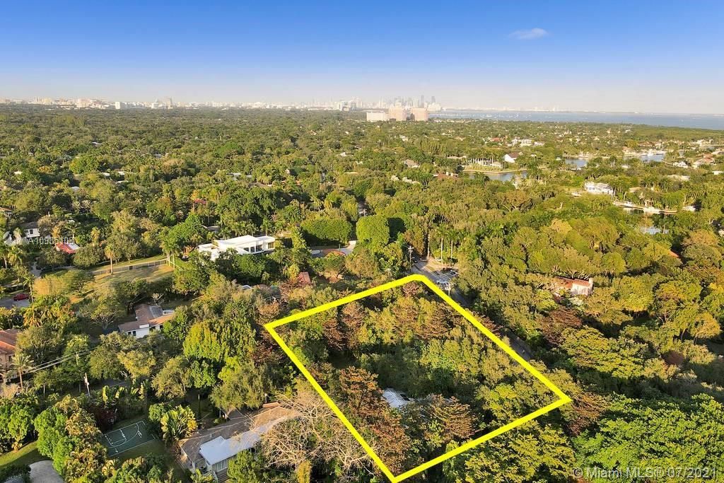 Aerial view of lot with location in Coral Gables