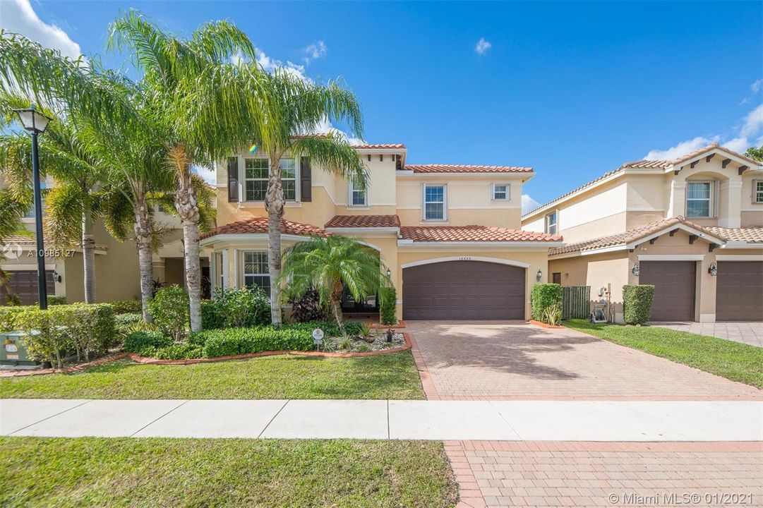 Recently Sold: $560,000 (5 beds, 4 baths, 3419 Square Feet)