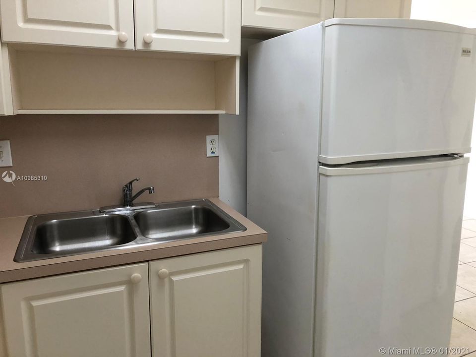 Recently Sold: $140,000 (1 beds, 1 baths, 591 Square Feet)