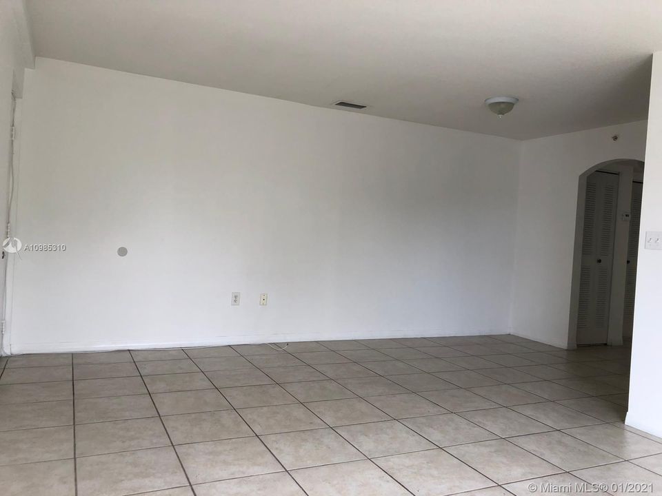 Recently Sold: $140,000 (1 beds, 1 baths, 591 Square Feet)