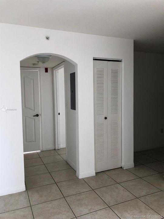 Recently Sold: $140,000 (1 beds, 1 baths, 591 Square Feet)