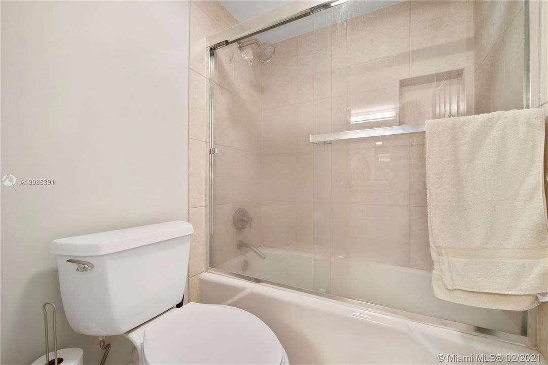 最近售出: $1,595,000 (2 贝兹, 2 浴室, 1342 平方英尺)