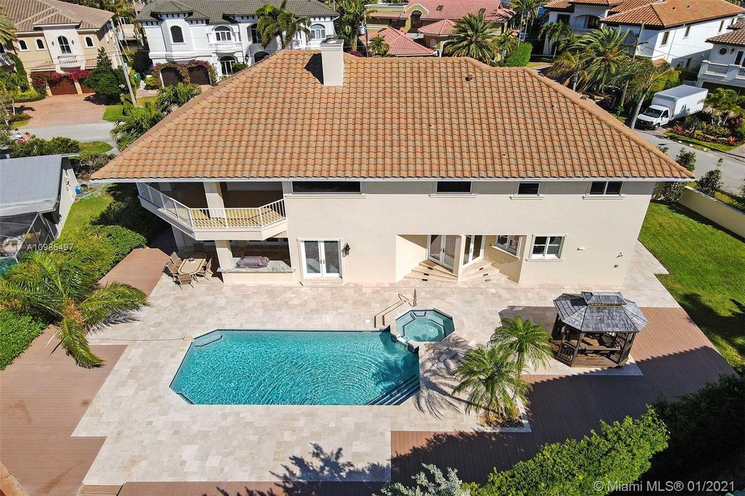 Recently Sold: $2,430,000 (5 beds, 4 baths, 3709 Square Feet)