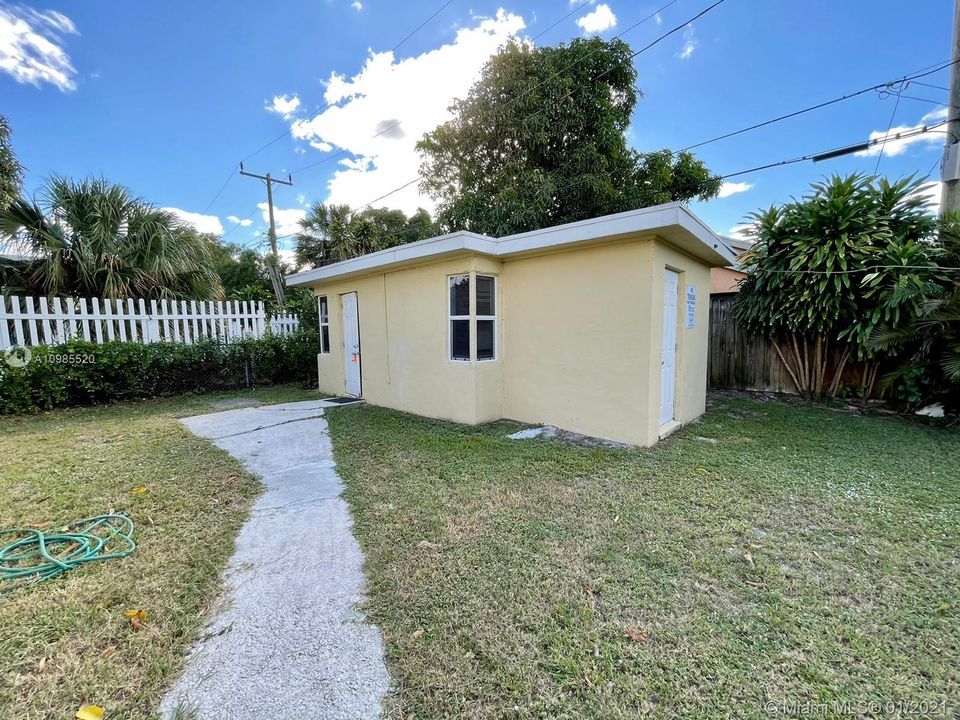 Recently Rented: $750 (0 beds, 1 baths, 400 Square Feet)