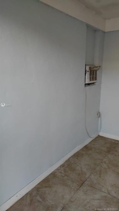 Recently Rented: $750 (0 beds, 1 baths, 400 Square Feet)