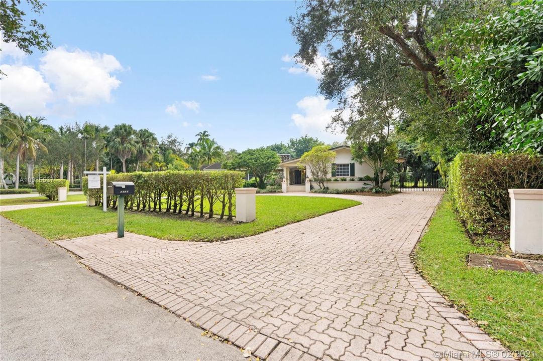 Recently Sold: $1,595,000 (4 beds, 3 baths, 2851 Square Feet)
