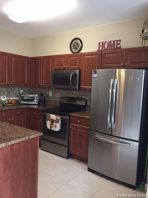 Recently Sold: $330,000 (3 beds, 2 baths, 1733 Square Feet)