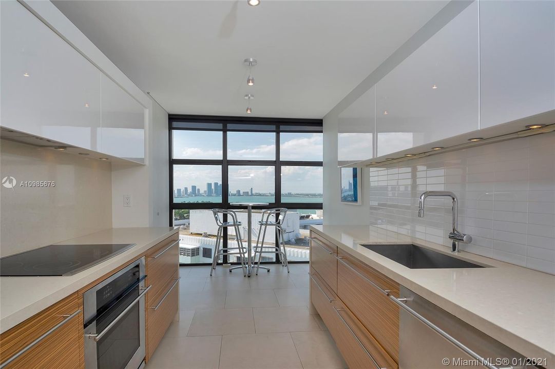 Recently Sold: $1,350,000 (2 beds, 2 baths, 1778 Square Feet)