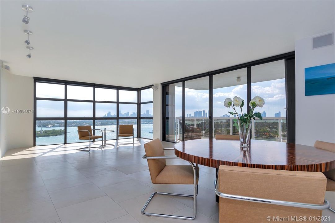Recently Sold: $1,350,000 (2 beds, 2 baths, 1778 Square Feet)