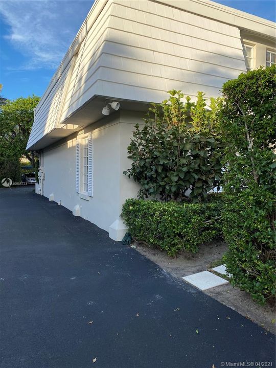 Recently Sold: $950,000 (2 beds, 2 baths, 1440 Square Feet)