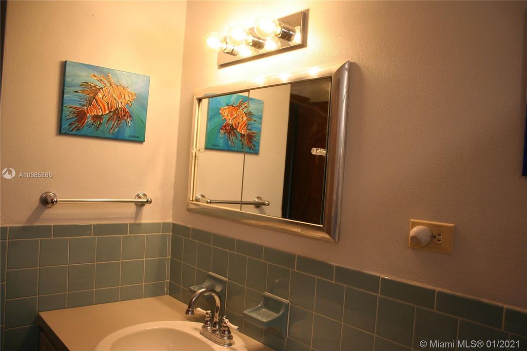 最近售出: $569,000 (2 贝兹, 2 浴室, 1184 平方英尺)