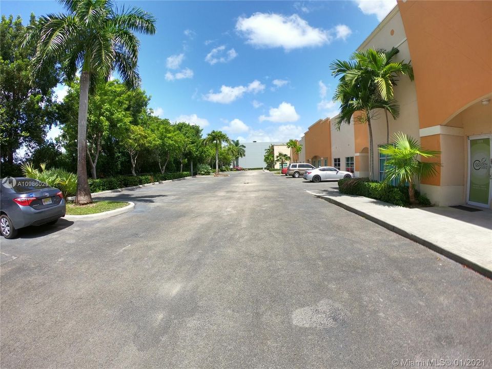 11421 NW 122 Street parking lot