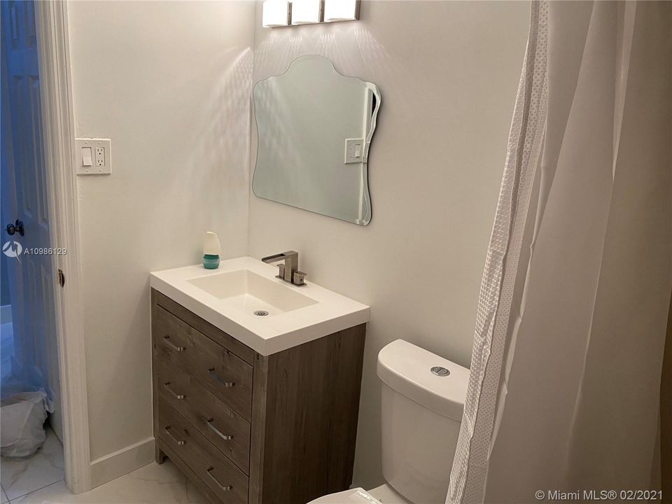 最近售出: $600,000 (2 贝兹, 2 浴室, 885 平方英尺)