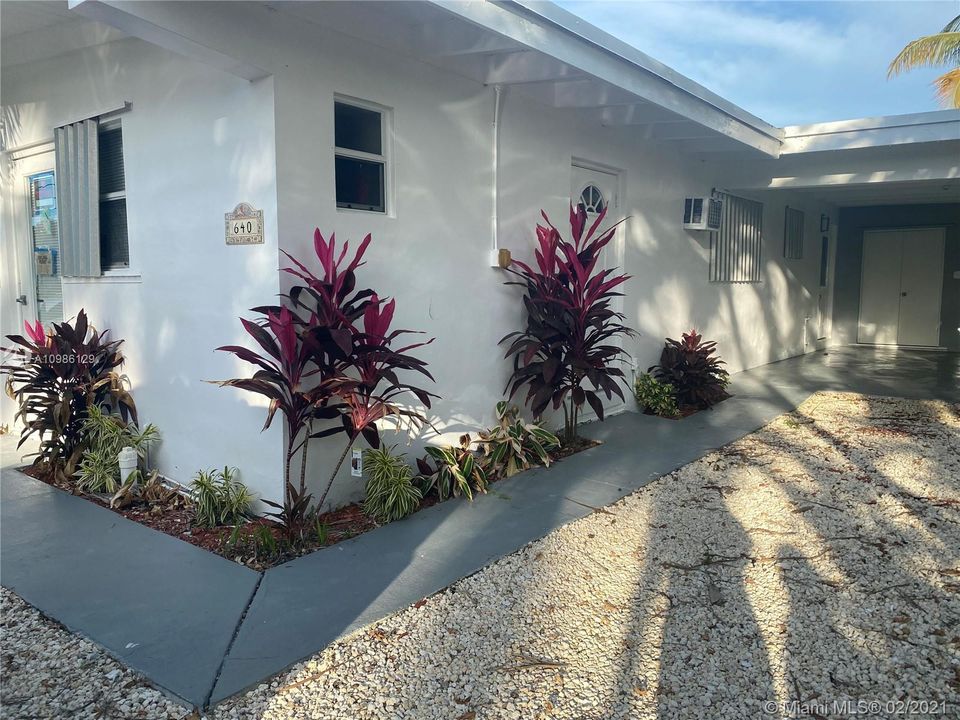 Recently Sold: $600,000 (2 beds, 2 baths, 885 Square Feet)