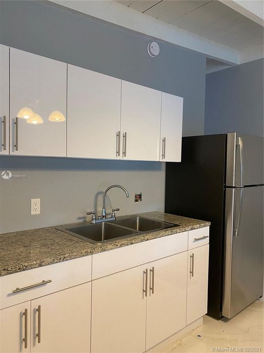 Recently Sold: $600,000 (2 beds, 2 baths, 885 Square Feet)