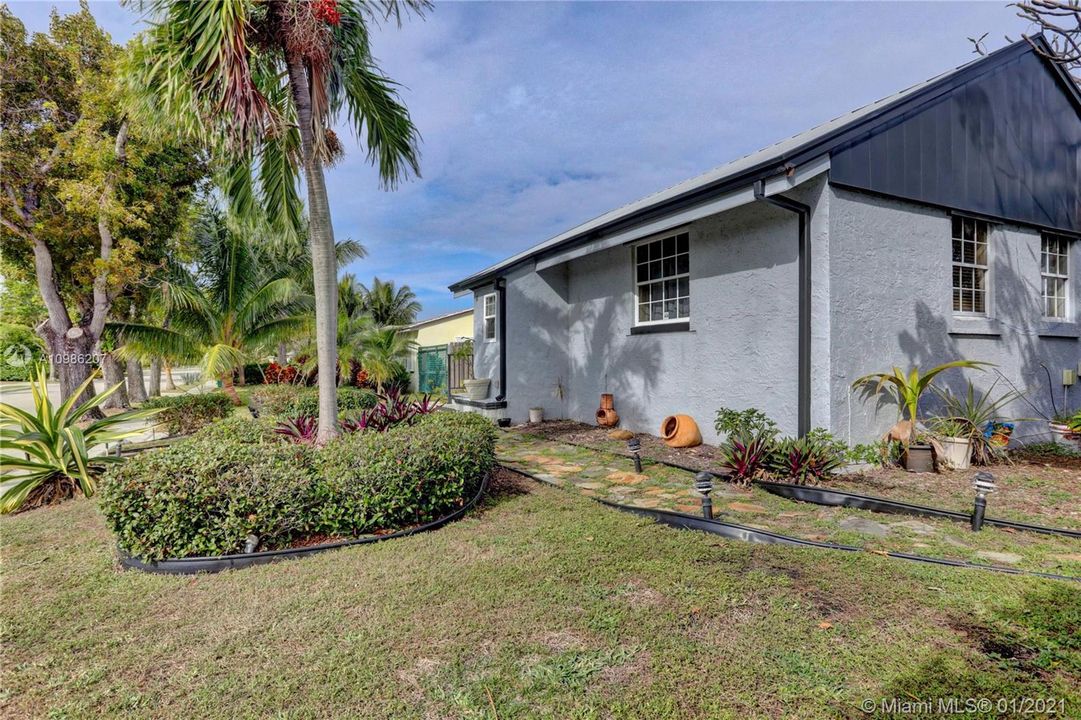 Recently Sold: $649,000 (3 beds, 3 baths, 1857 Square Feet)