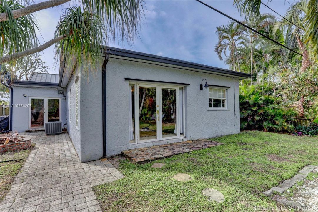 Recently Sold: $649,000 (3 beds, 3 baths, 1857 Square Feet)