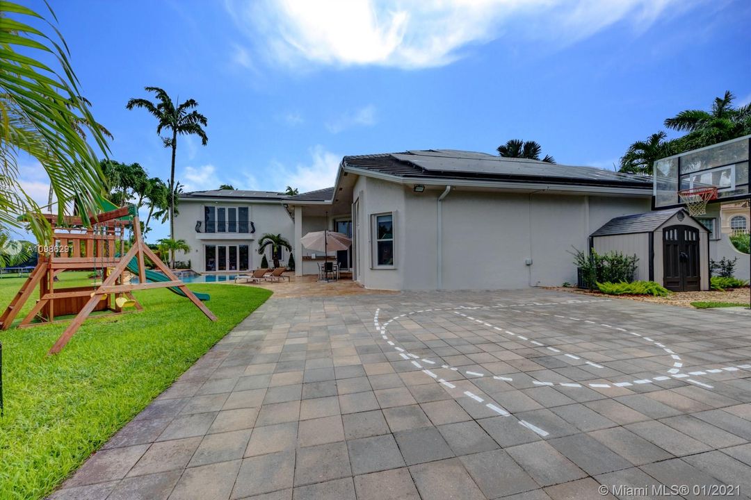 Recientemente alquilado: $19,800 (6 camas, 4 baños, 4648 Pies cuadrados)